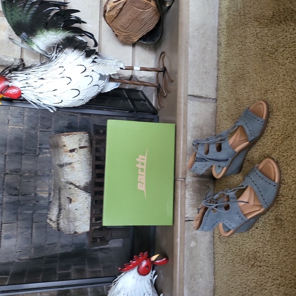 Womens Earth shoes - Picture 2 of 3